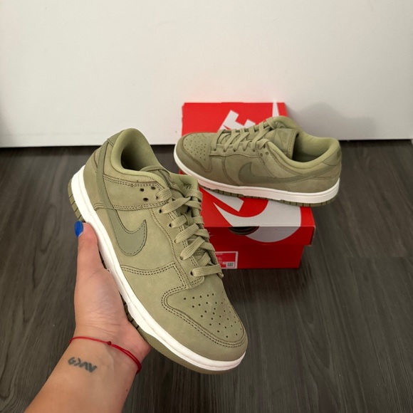Nike Dunk Low Premium MF Neutral Olive/Sail Sneakers Women’s size 6 New in Box - Picture 1 of 13